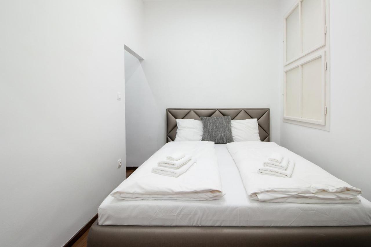 Basilika View Imperial Suite -Sas Street -Need Reservation For Free Parking Budapest Bagian luar foto