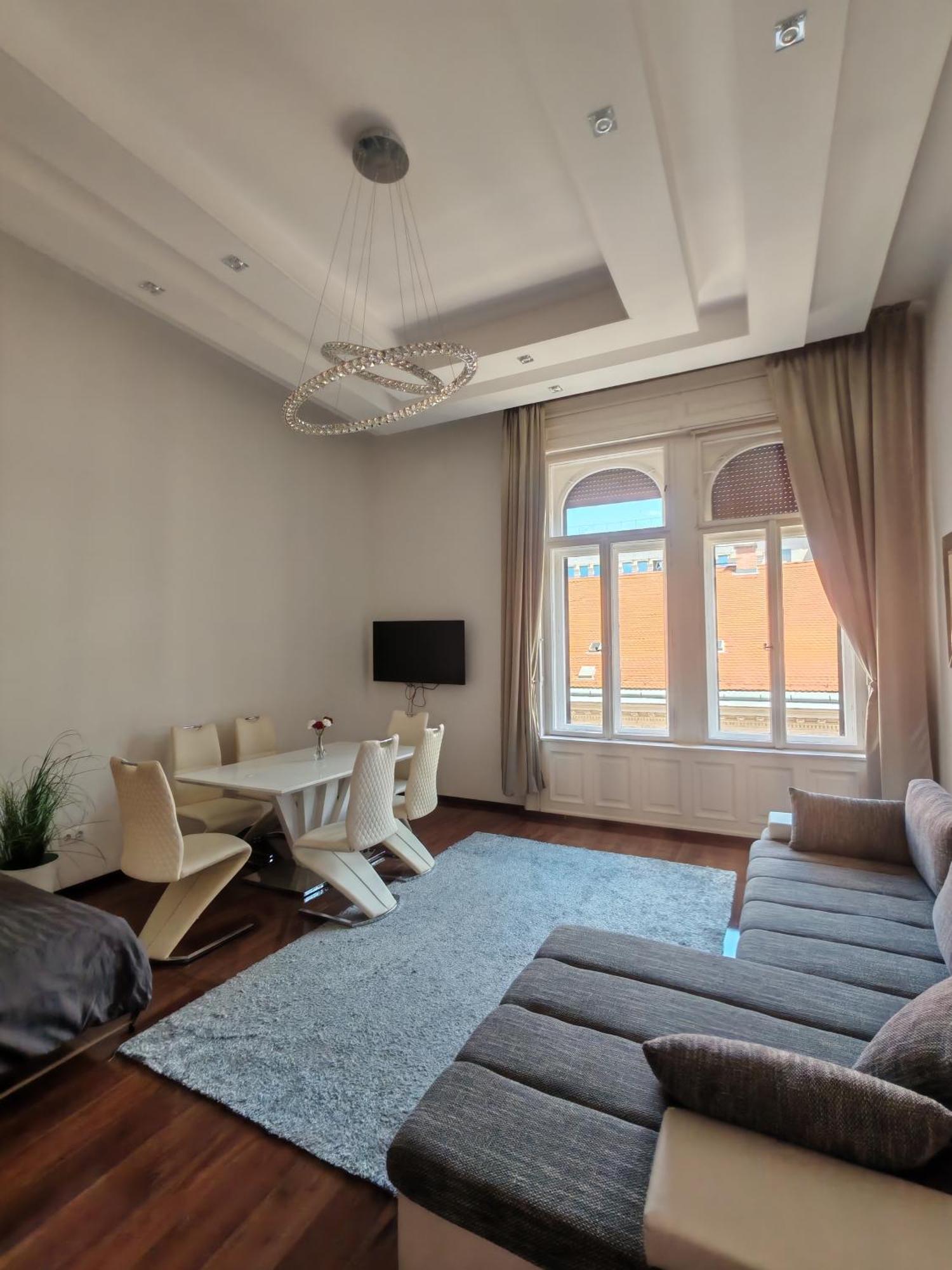 Basilika View Imperial Suite -Sas Street -Need Reservation For Free Parking Budapest Bagian luar foto